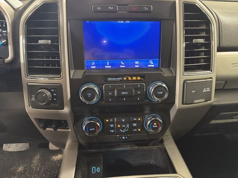 Used 2021 Ford F250 Lariat w/ FX4 Off-Road Package AWD/4WD image 16