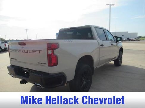 Used 2026 Chevrolet Silverado 1500 Custom Trail Boss w/ LPO, Dark Essentials Package AWD/4WD image 3