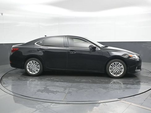Used 2013 Lexus ES 350 w/ Luxury Pkg FWD image 4