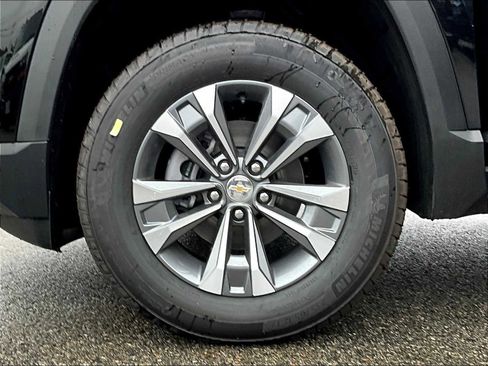 New 2026 Chevrolet Equinox LT w/ LPO, Floor Liner Package image 8