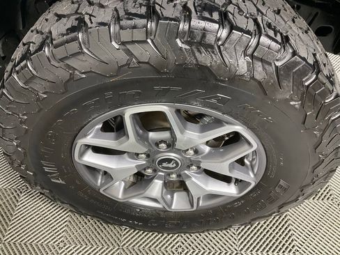 Used 2022 Ford Bronco Badlands image 8