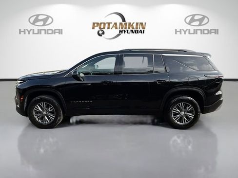 Used 2025 Chevrolet Traverse LT image 8