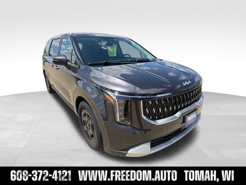 Used 2025 Kia Carnival FWD image 7