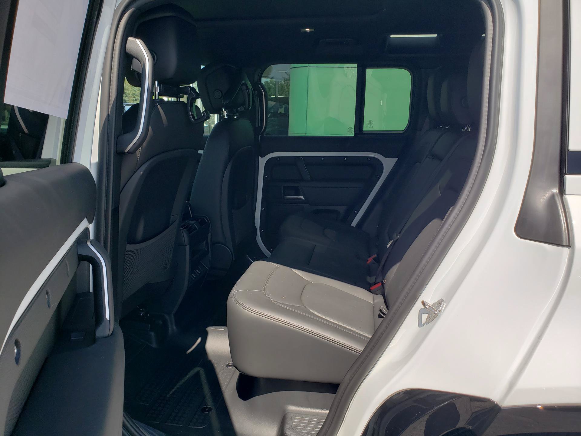 New 2026 Land Rover Defender 110 X-Dynamic SE AWD/4WD image 11