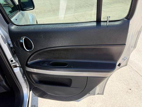 Used 2011 Chevrolet HHR LT FWD image 18