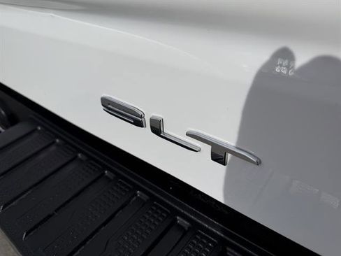 Used 2024 GMC Sierra 1500 SLT image 9