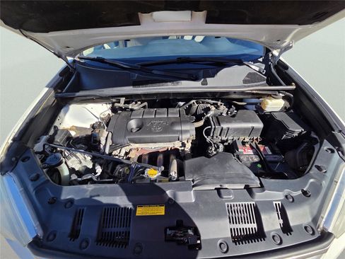 Used 2013 Toyota Highlander Base image 32