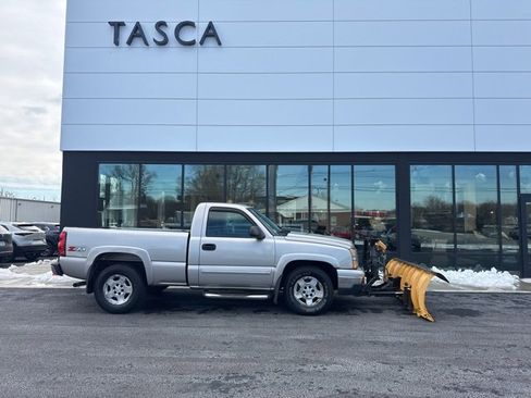 Used 2006 Chevrolet Silverado 1500 LT w/ Light Duty Power Package image 2