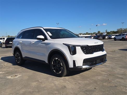 New 2026 Kia Sorento S image 2