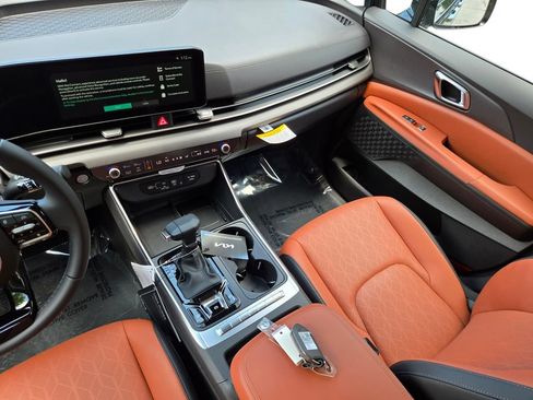New 2026 Kia Carnival EX FWD image 22