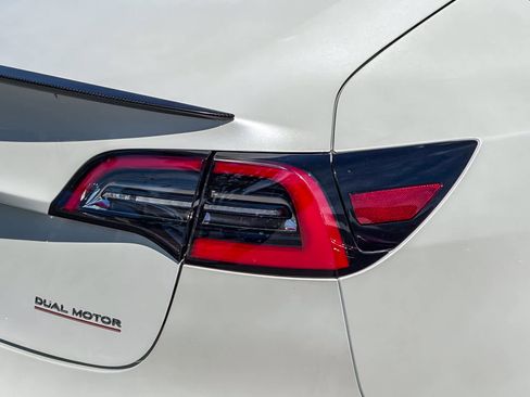 Used 2019 Tesla Model 3 Performance image 8