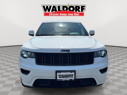 Used 2020 Jeep Grand Cherokee Altitude image 2