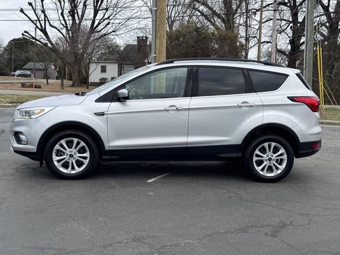 Used 2019 Ford Escape SEL image 3
