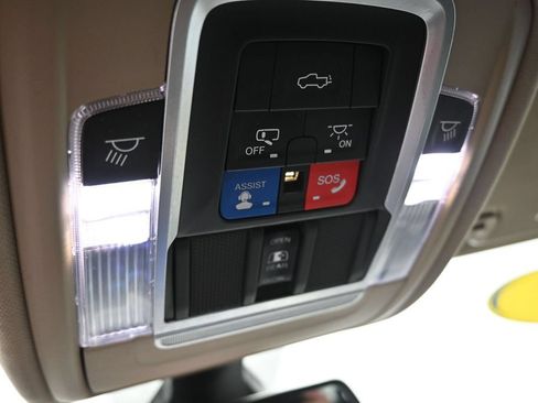 Used 2019 RAM 1500 Laramie AWD/4WD image 35
