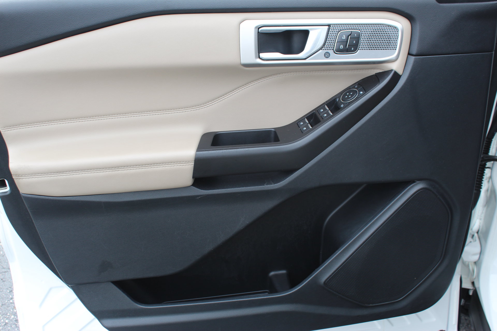 Used 2020 Ford Explorer Limited RWD image 11