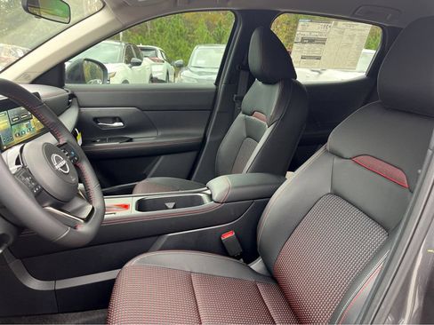 New 2025 Nissan Kicks SR FWD image 19