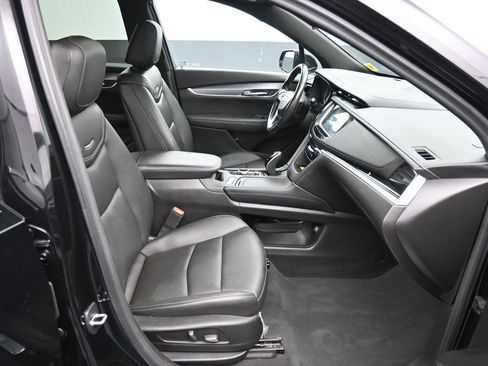 Used 2023 Cadillac XT6 Luxury image 27