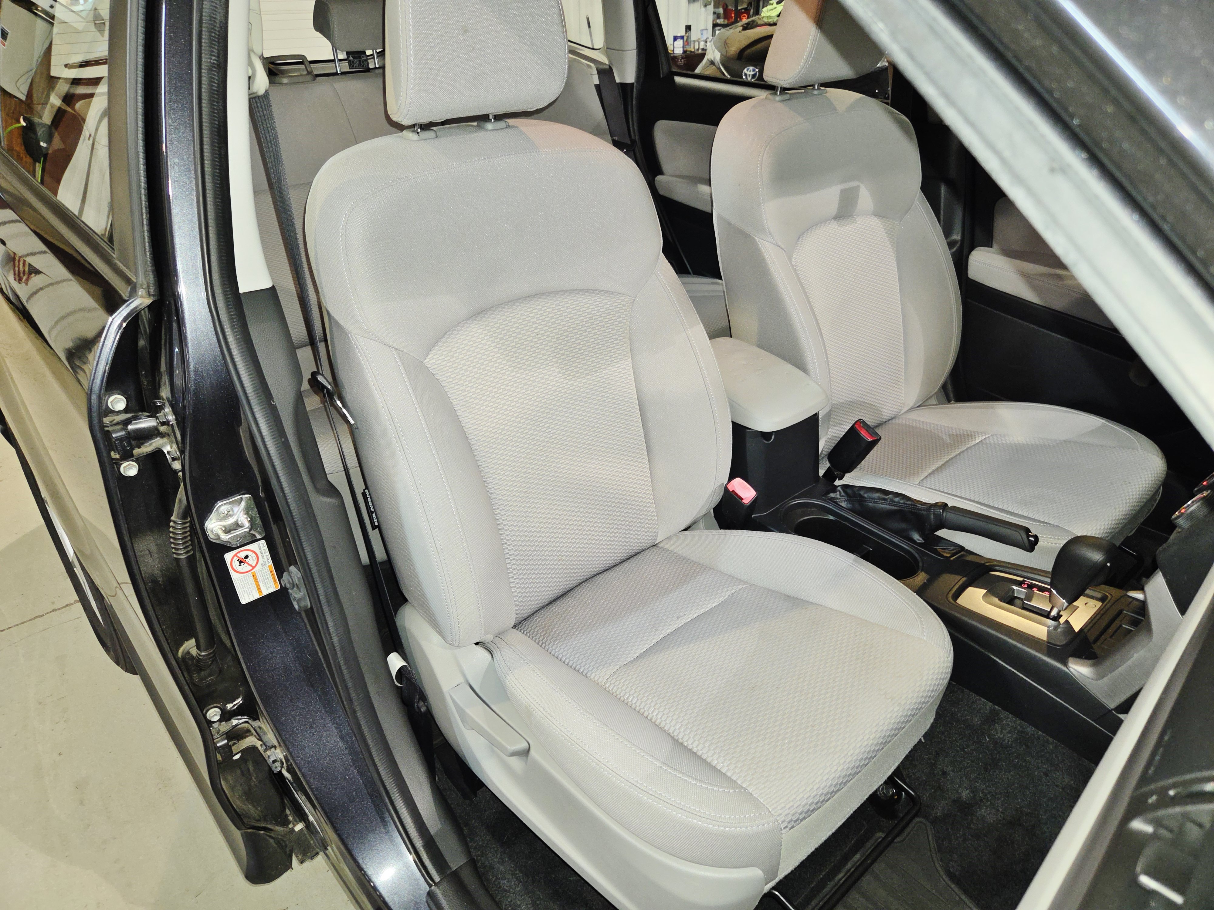Used 2015 Subaru Forester 2.5i w/ Alloy Wheel Package AWD/4WD image 27