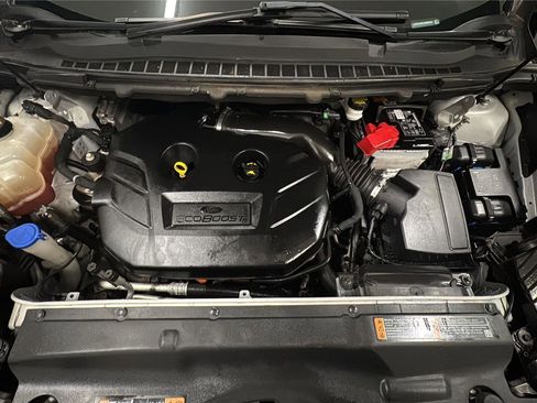 Used 2018 Ford Edge SE FWD image 9