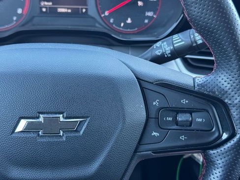 Used 2024 Chevrolet Trax RS w/ Sunroof Package FWD image 25