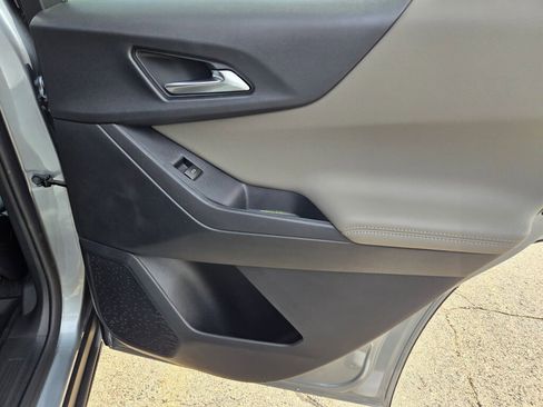 New 2026 Chevrolet Equinox LT w/ Convenience Package II FWD image 8