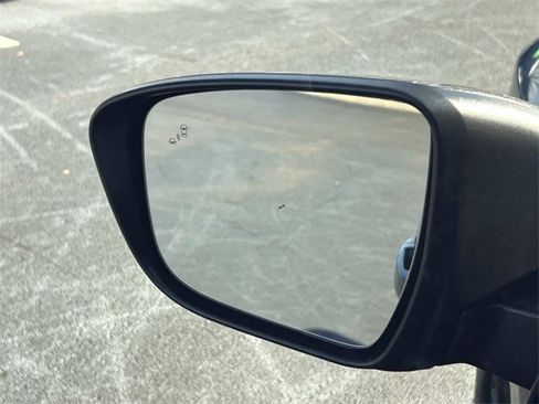 Used 2025 Nissan Frontier SV image 14