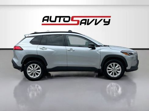 Used 2025 Toyota Corolla Cross LE FWD image 8