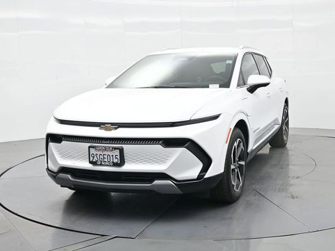 Used 2025 Chevrolet Equinox EV LT w/ Convenience Package image 3