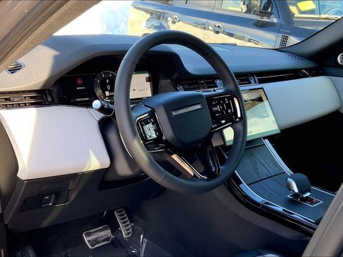 Used 2026 Land Rover Range Rover Evoque Dynamic SE AWD/4WD image 33