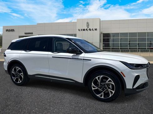New 2026 Lincoln Nautilus Premier AWD/4WD image 2