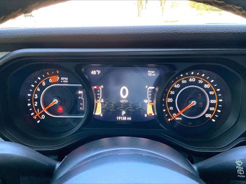 Certified 2024 Jeep Wrangler Willys AWD/4WD image 10