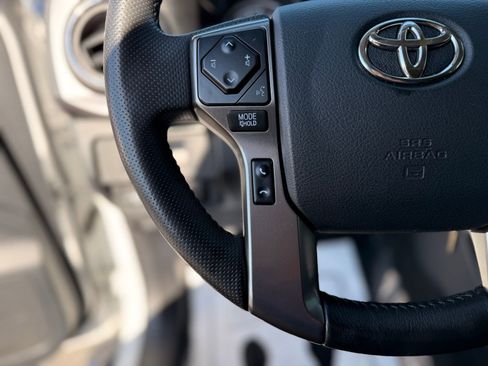 Used 2019 Toyota Tacoma 2WD Double Cab image 17