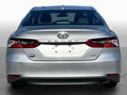 Used 2021 Toyota Camry LE FWD image 5