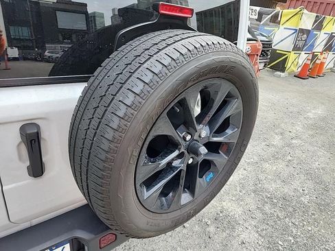 Used 2022 Jeep Wrangler Unlimited Sahara w/ Cold Weather Group image 11