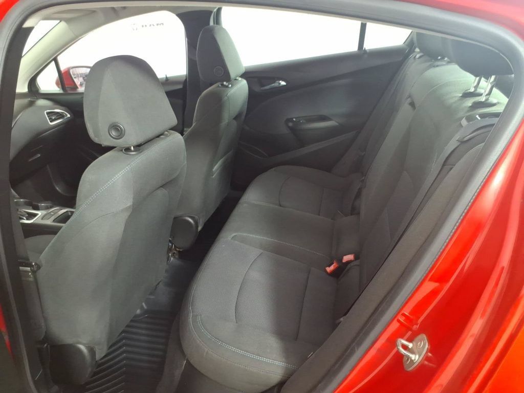 Used 2018 Chevrolet Cruze LT w/ LT Fleet Convenience Package FWD image 9