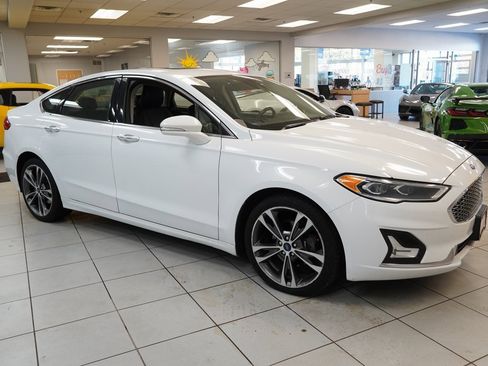 Used 2019 Ford Fusion Titanium image 14