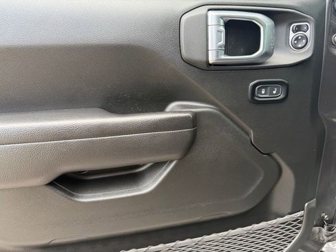 Used 2023 Jeep Gladiator Sport image 18