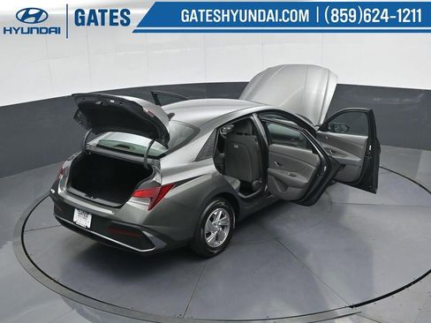New 2026 Hyundai Elantra SE FWD image 50