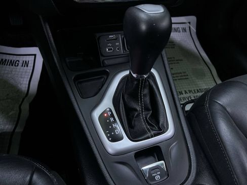 Used 2018 Jeep Cherokee Latitude Plus w/ Cold Weather Group FWD image 25