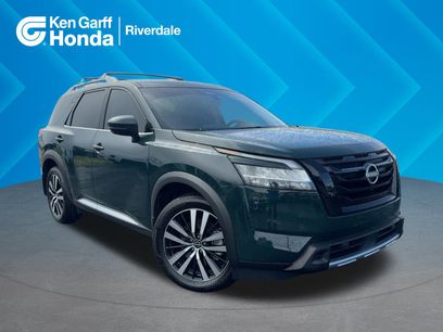 Used 2024 Nissan Pathfinder Platinum w/ Black Appearance Package