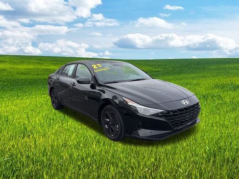 Used 2023 Hyundai Elantra SEL image 4