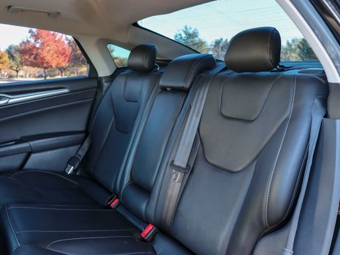 Used 2015 Ford Fusion SE image 17