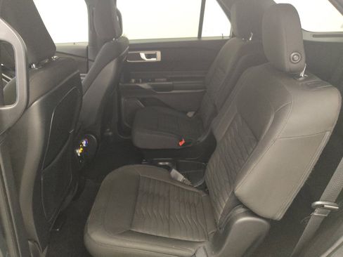 Used 2020 Ford Explorer XLT RWD image 18