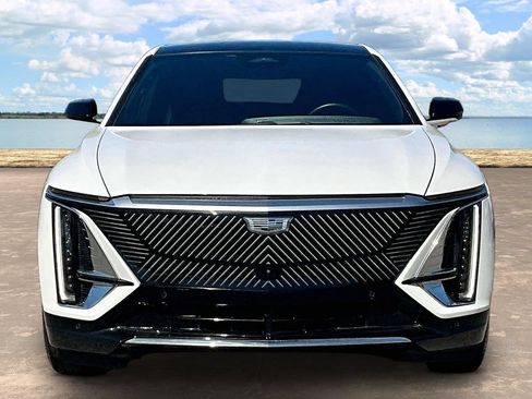 Used 2024 Cadillac Lyriq Luxury RWD image 2