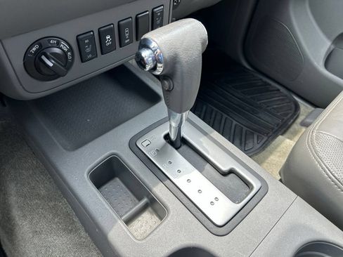 Used 2017 Nissan Frontier SL w/ Moonroof Package AWD/4WD image 31