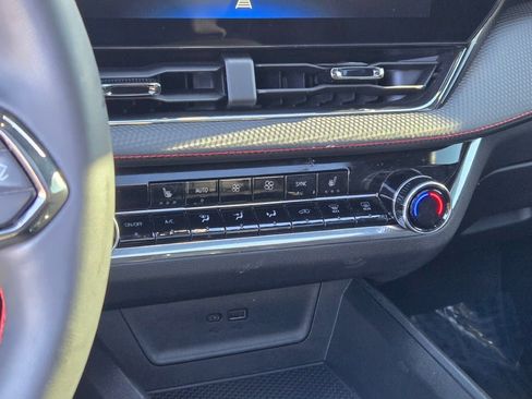 Used 2025 Chevrolet Equinox RS image 27