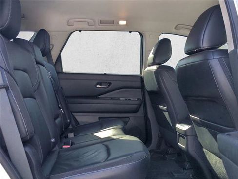 Used 2023 Nissan Pathfinder SL image 19