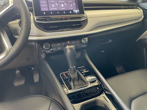 Used 2025 Jeep Compass Limited image 42