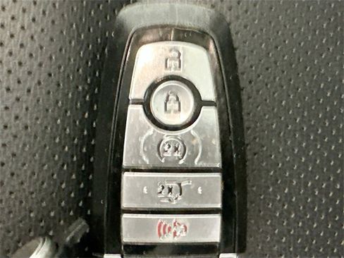 Used 2020 Ford Escape SE Sport image 18