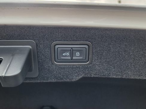 Used 2025 Audi A8 L 3.0T AWD/4WD image 20